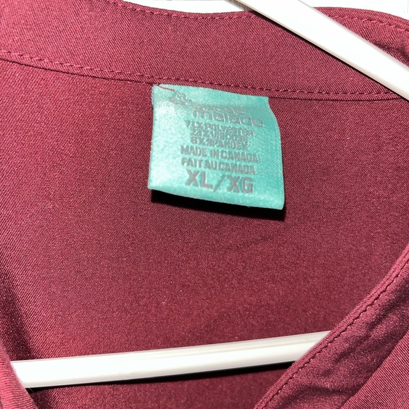 Garde Malade Women’s Scrub Top - Picture 2 of 2